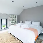 Stone Barn 3*