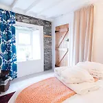 Stone Barn 3*