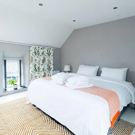 Stone Barn 3*