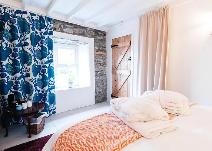 Stone Barn 3*