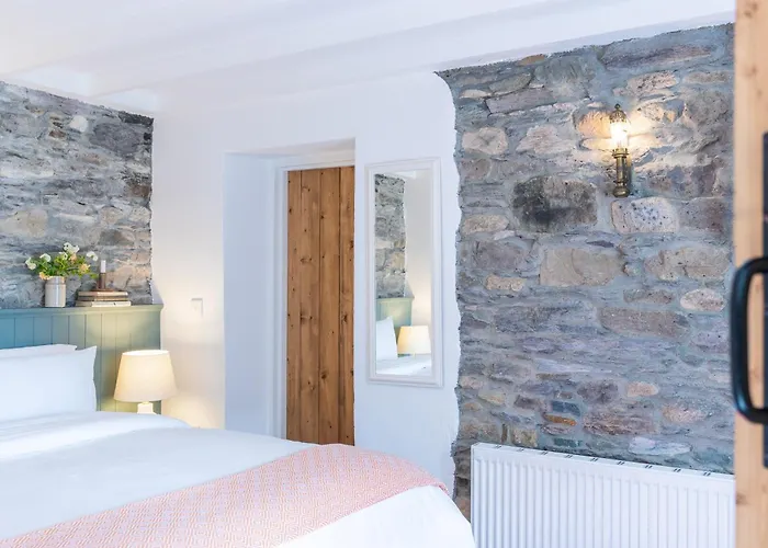 Stone Barn 3*